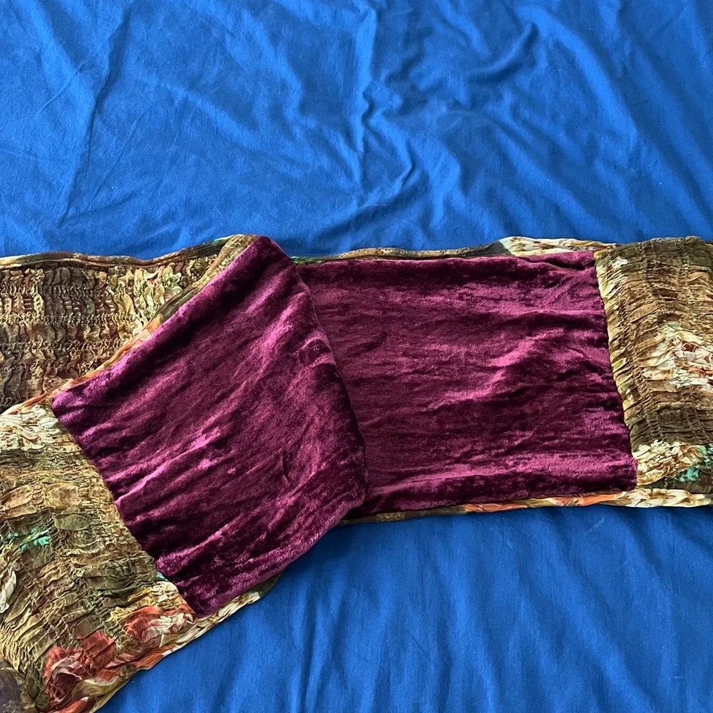 Gorgeous fall colors, velvet lined scarf. Just dry cleaned. - Picture 2 of 2
